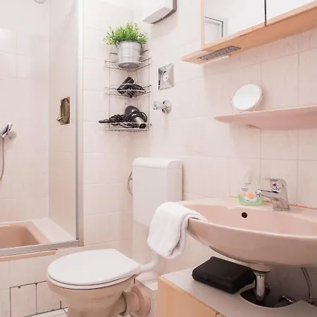 Cosy, Fully Furnished And Modern Flat At The Edge Of The Forest